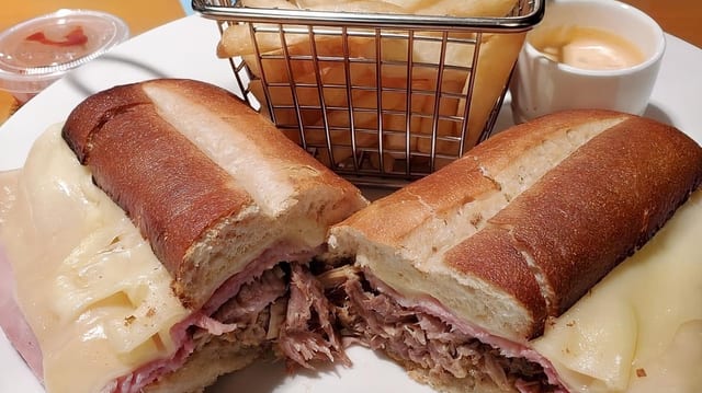 Cubano Sandwich / Cuban Sandwich.