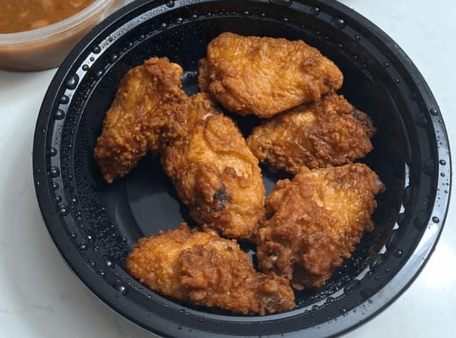 Alas de Pollo / Chicken Wings.